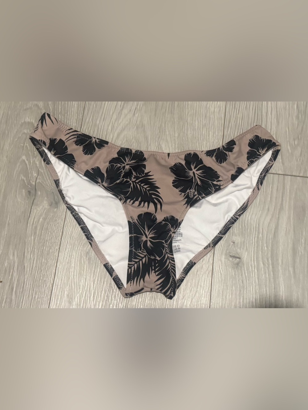 Victoria’s secret Floral Bikini Bottoms Scrunch Back Small